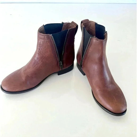 FRYE Carly Chelsea Bootie Cognac Double Zip Leather Ankle Boot Size 6B - Picture 3 of 11